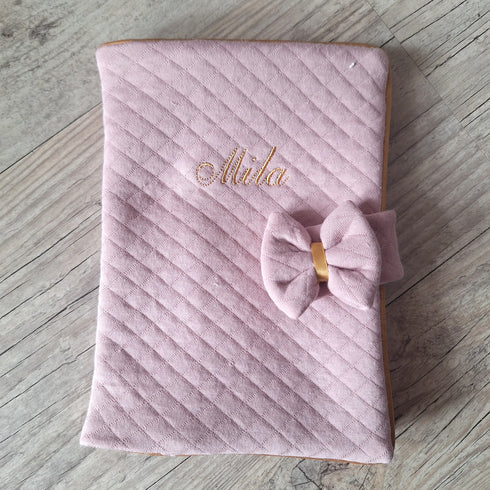 COFFRET QUEEN Coffret bébé Personnalisé  – 2 Ensembles + Couverture & 2 Doudous + protège carnet – Quantité Limitée